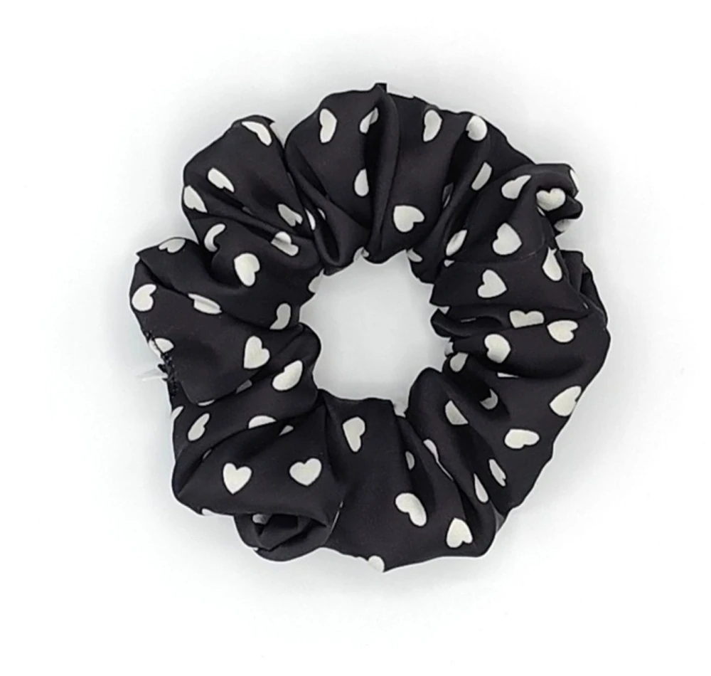Scrunchie gumička černá - srdíčka - L - klasik