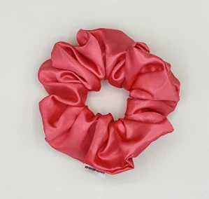 Saténová Scrunchie gumička růžová tmavá L - klasik