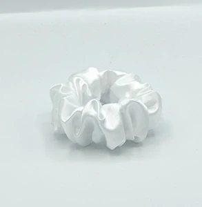 Saténová Scrunchie gumička bílá L 