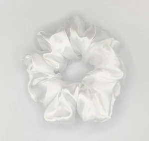 Saténová Scrunchie gumička bílá XXL