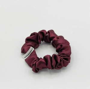 Saténová Scrunchie gumička vínová S