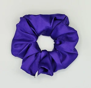 Saténová Scrunchie gumička fialová XL