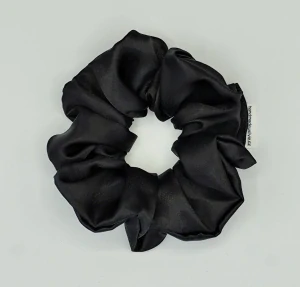 Saténová Scrunchie gumička černá L - klasik