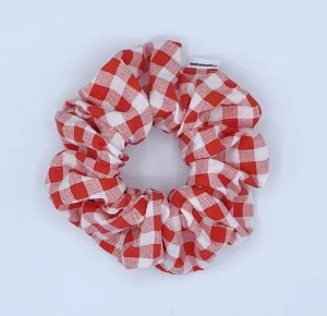 Bavlněná Scrunchie gumička červená kostka XXL