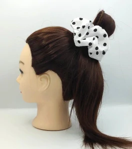 Bavlněná Scrunchie gumička černý puntík XXL