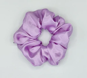 Saténová Scrunchie gumička sv. fialová XL