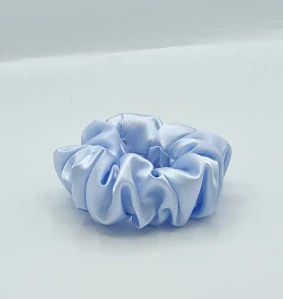 Saténová Scrunchie gumička sv. modrá L 