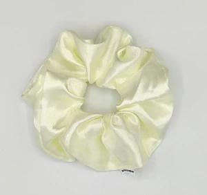 Saténová Scrunchie gumička sv. žlutá XL I.