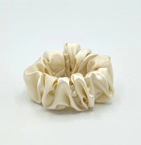 Saténová Scrunchie gumička champagne L 