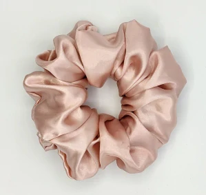 Saténová Scrunchie gumička pudrová XXL