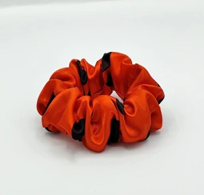 Saténová Scrunchie gumička černý puntík L 