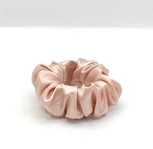 Saténová Scrunchie gumička pudrová L 