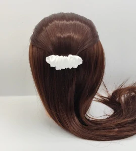 Spona do vlasů scrunchie bílá 8 cm