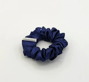 Saténová Scrunchie gumička temně modrá S
