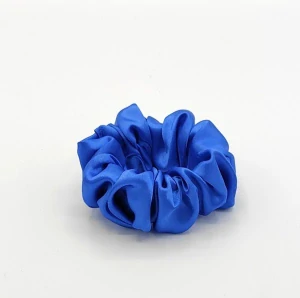 Saténová Scrunchie gumička kobaltově modrá L 