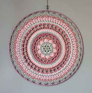 Háčkovaná Mandala - Růžovo šedá 50 cm