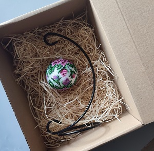 Baňka z korálků se stojanem - s poupaty 7 cm