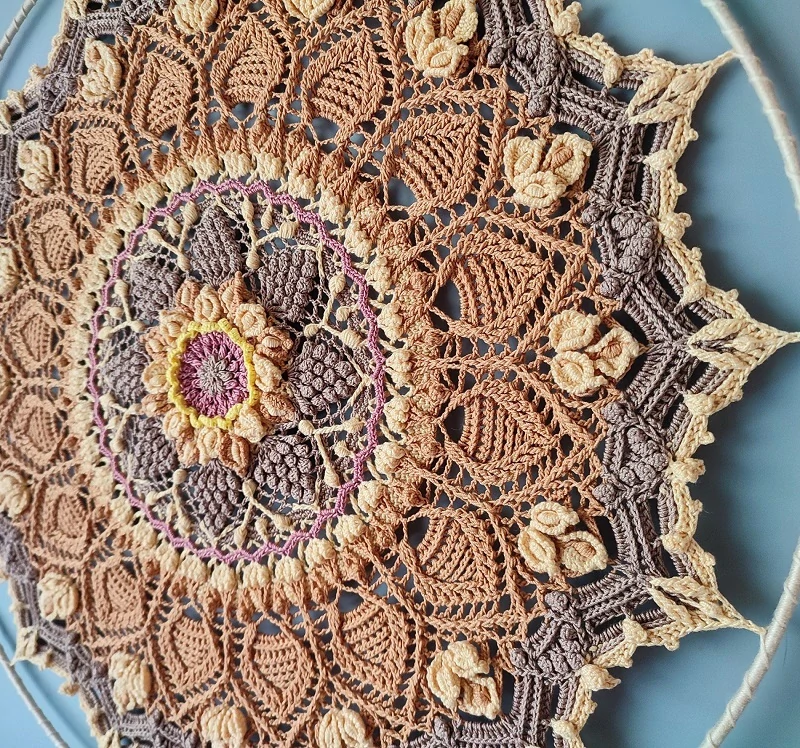 Háčkovaná Mandala podzimní - průměr 50 cm
