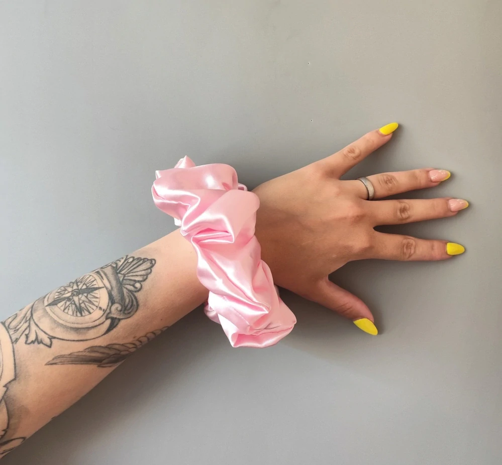 Saténová Scrunchie gumička růžová světlá XXL
