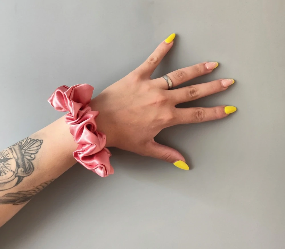 Saténová Scrunchie gumička starorůžová L - klasik