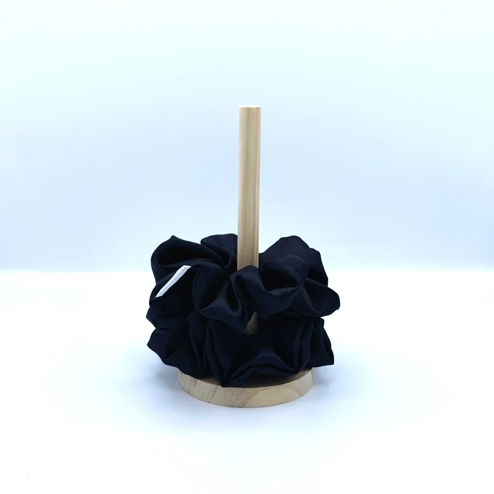 Saténová Scrunchie gumička černá L - klasik