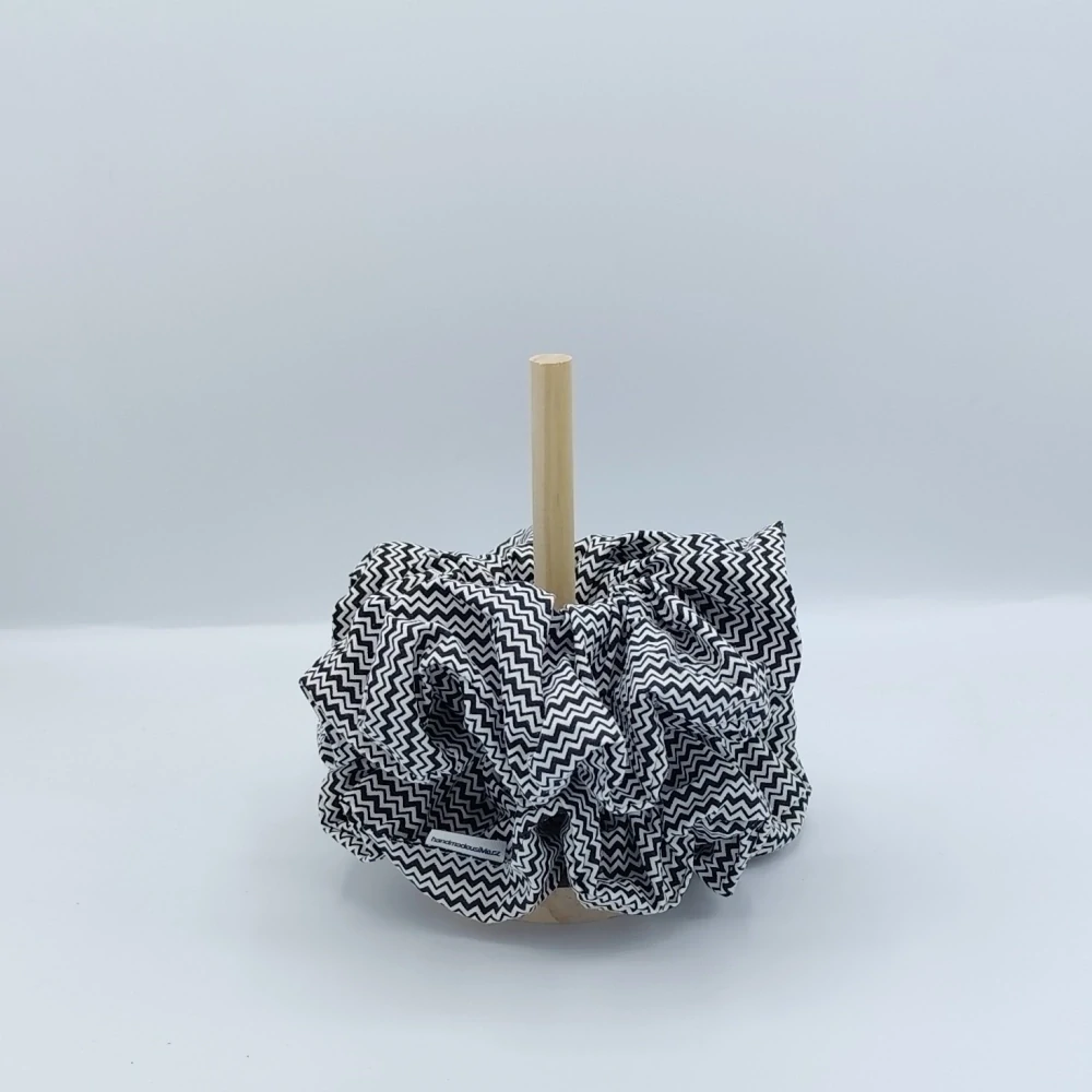 Bavlněná Scrunchie gumička černobílá XXL
