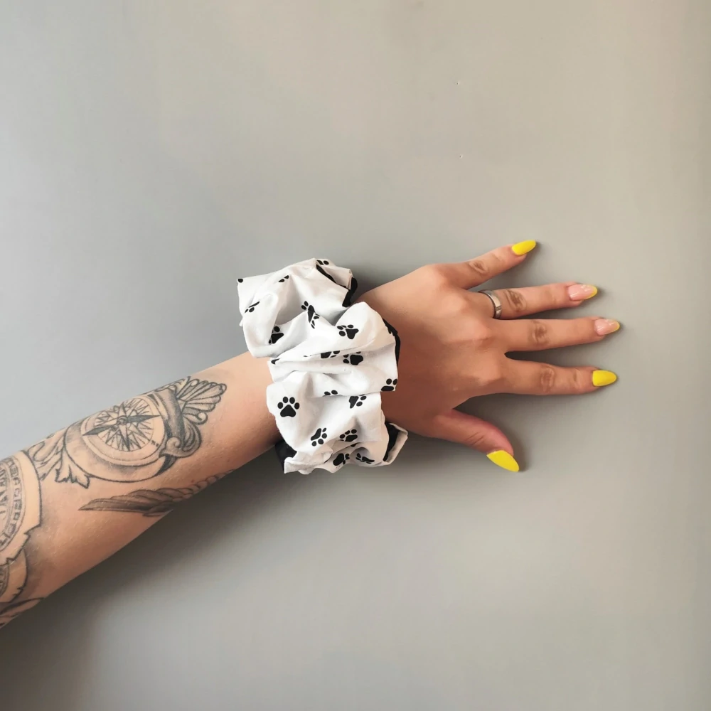 Bavlněná Scrunchie gumička tlapky XXL I.