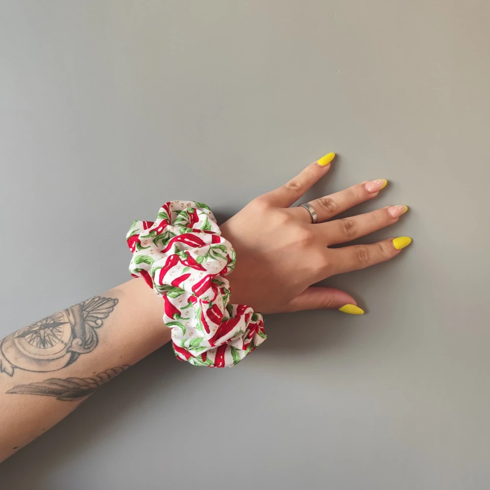 Bavlněná Scrunchie gumička chilli XXL
