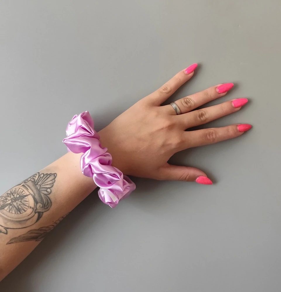 Saténová Scrunchie gumička sv. fialová L - klasik