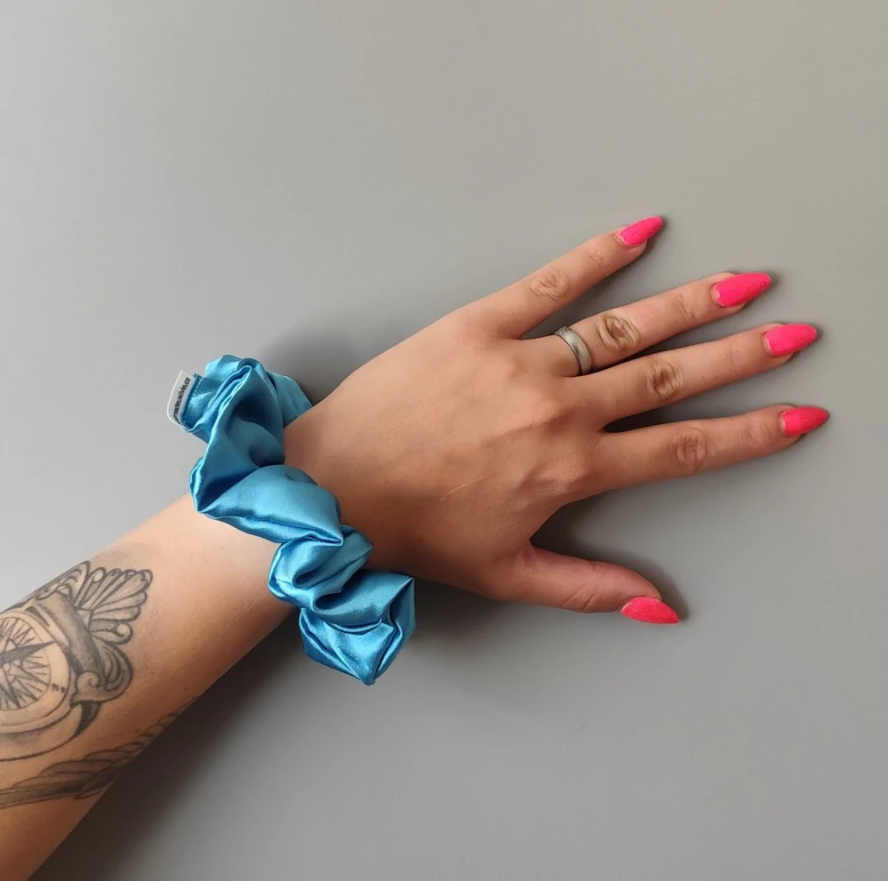 Saténová Scrunchie gumička tyrkysová L - klasik