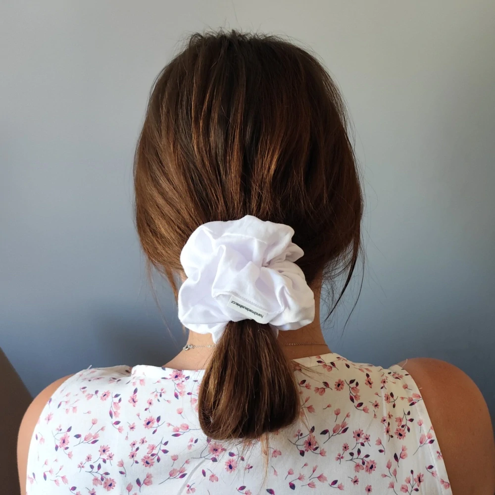 Scrunchie gumička bílá XXL