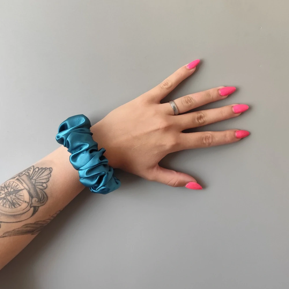 Saténová Scrunchie gumička petrolej L
