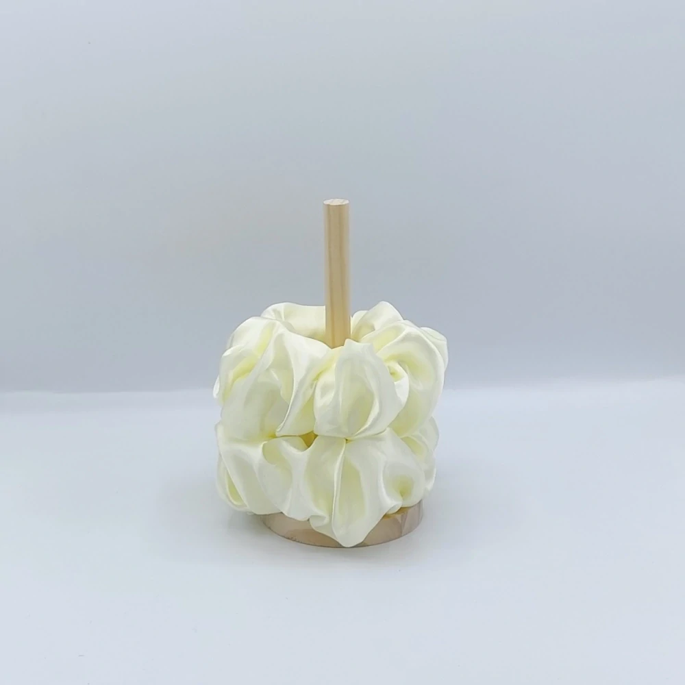 Saténová Scrunchie gumička sv. žlutá XL II.
