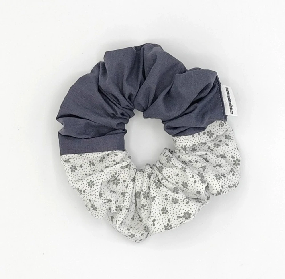 Bavlněná Scrunchie gumička kvítky a antracit L - klasik