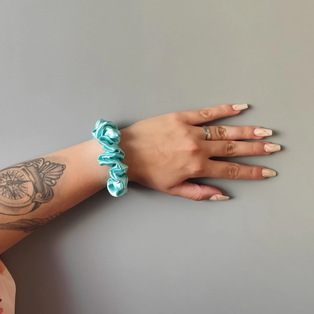Saténová Scrunchie gumička mentol S
