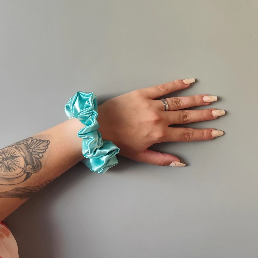 Saténová Scrunchie gumička mentol L - klasik