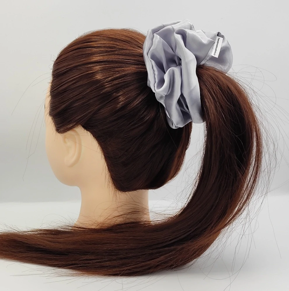 Saténová Scrunchie gumička silver XL