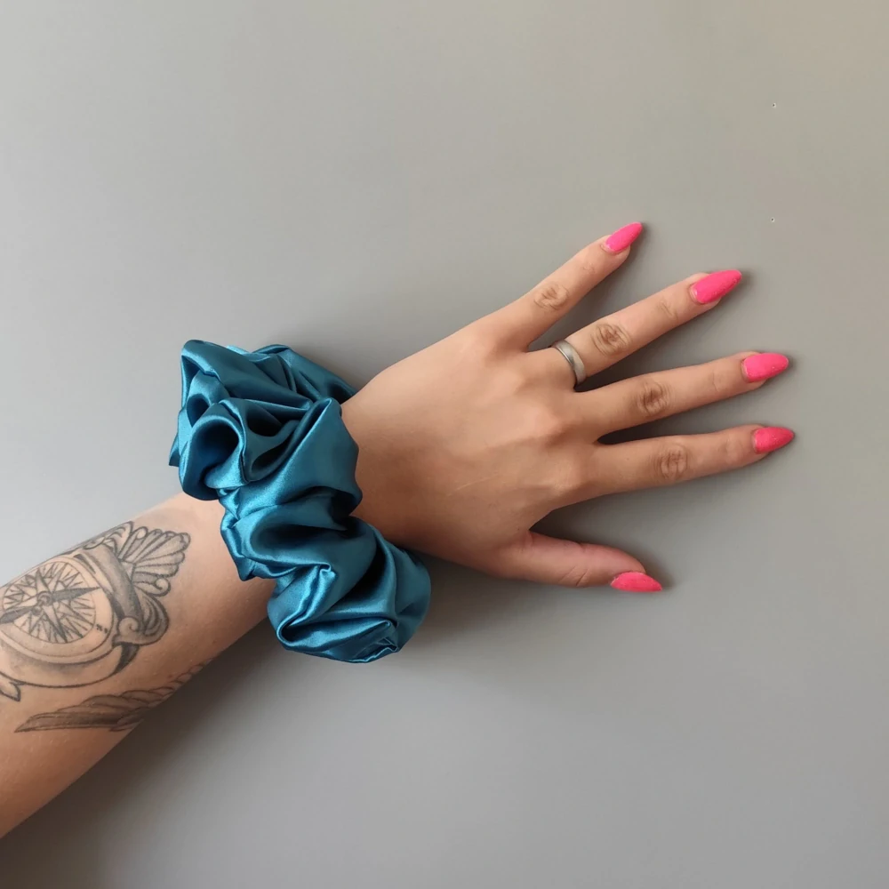 Saténová Scrunchie gumička petrolej XXL