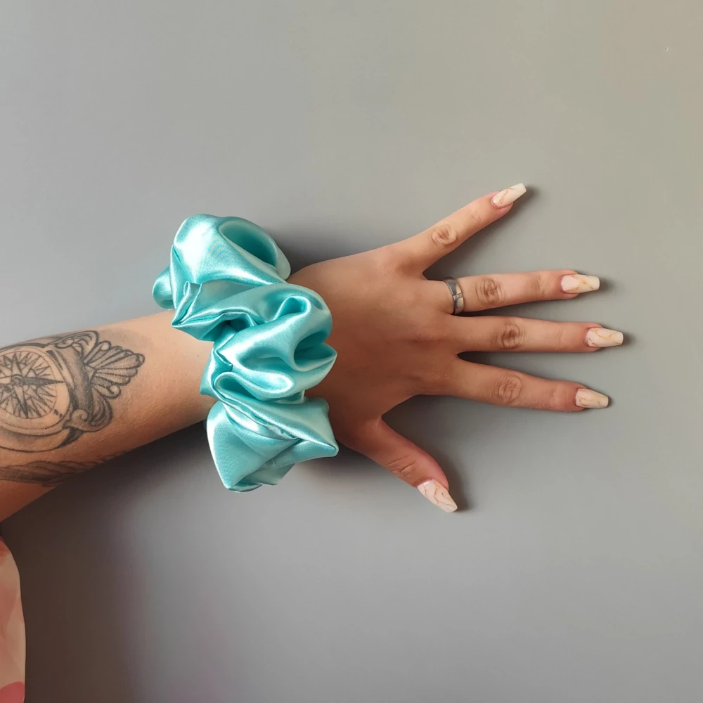Saténová Scrunchie gumička mentol XXL