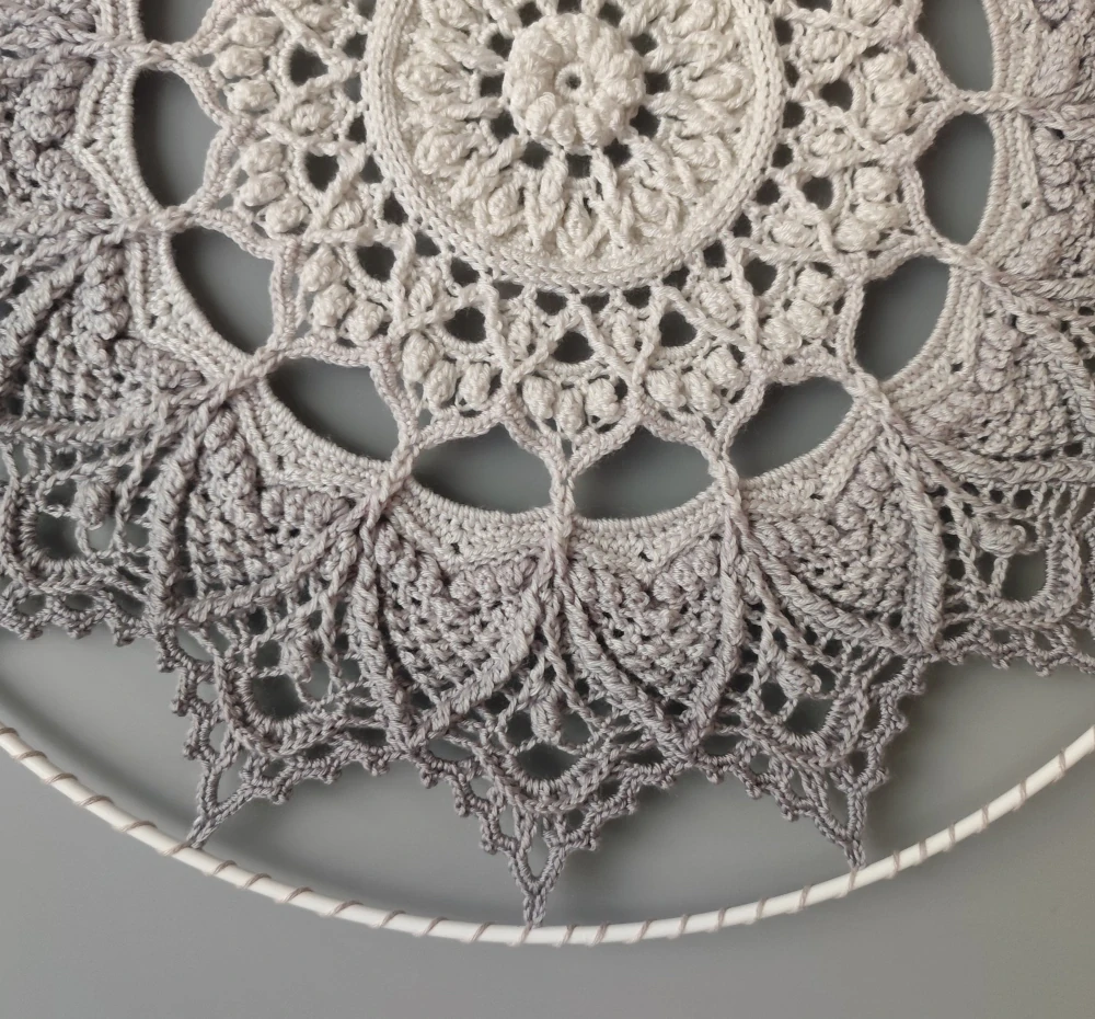 Mandala Béžově šedá hvězda - průměr 45 cm