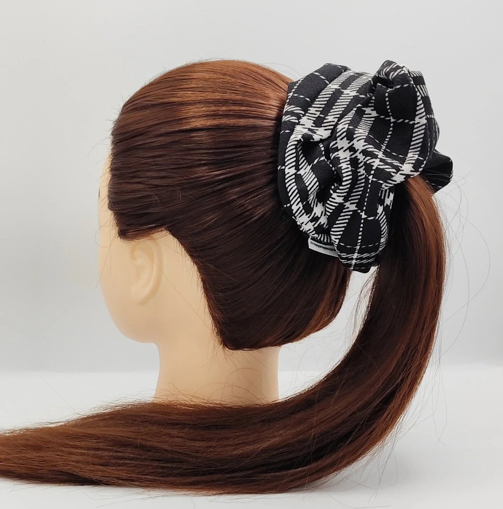 Scrunchie gumička černo bílá XXL