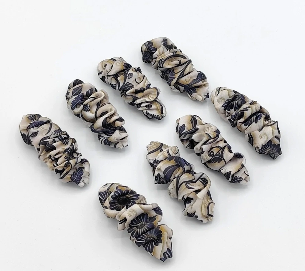 Spona do vlasů scrunchie černé květy 8 cm