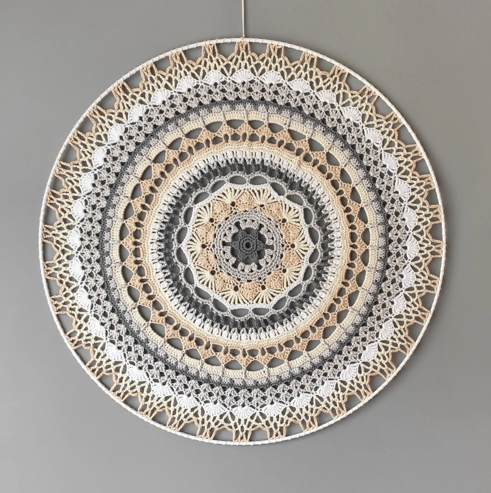 Háčkovaná Mandala - Béžově šedá 50 cm
