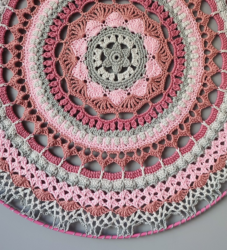 Háčkovaná Mandala - Růžovo šedá 50 cm