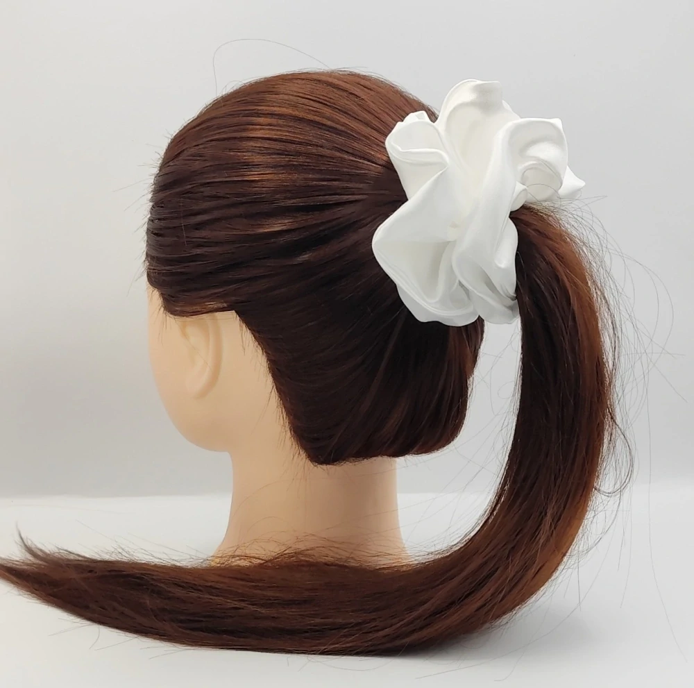 Saténová Scrunchie gumička bílá XL