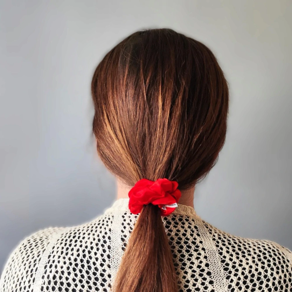 Saténová Scrunchie gumička červená S