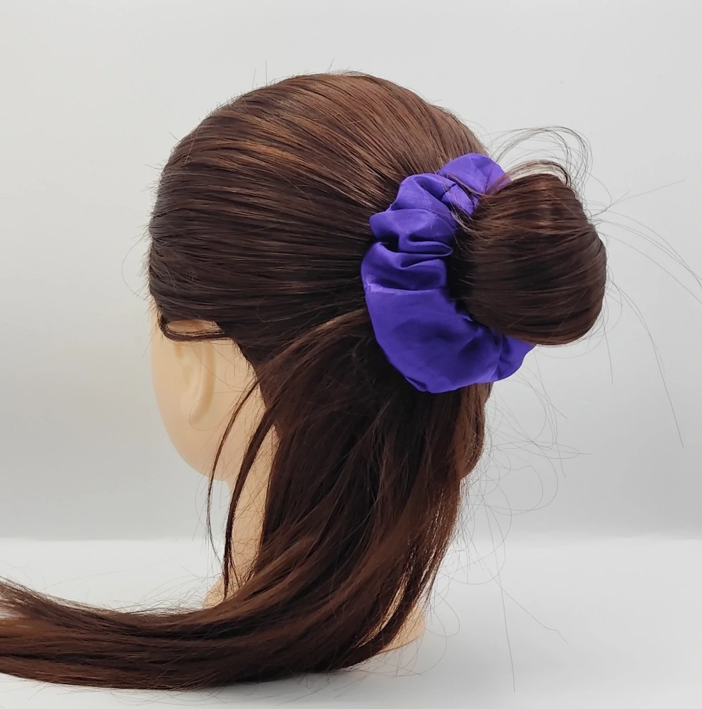 Saténová Scrunchie gumička fialová L 