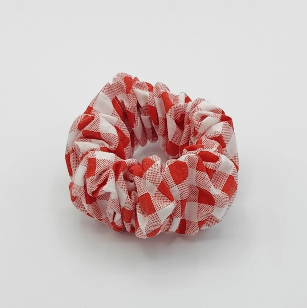 Bavlněná Scrunchie gumička červená kostka L