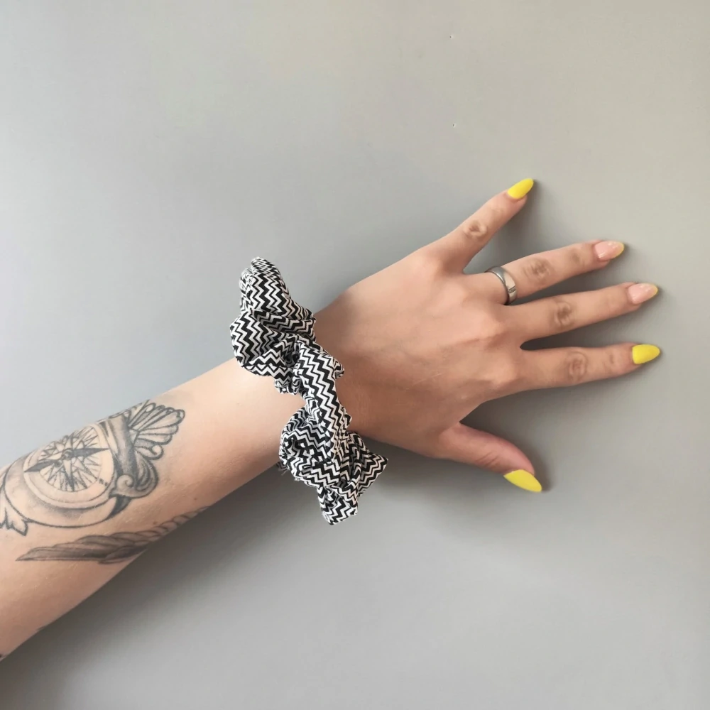 Bavlněná Scrunchie gumička černobílá L - klasik