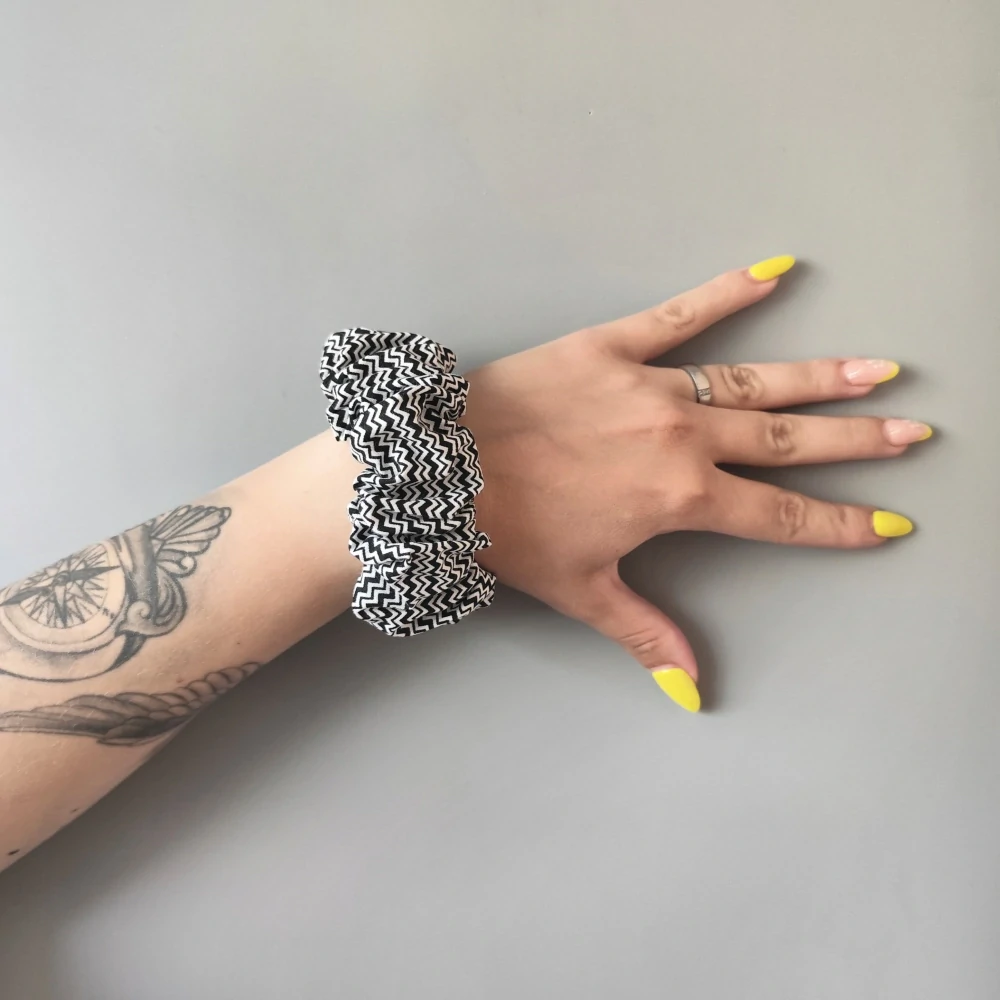 Bavlněná Scrunchie gumička černobílá L
